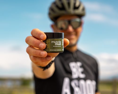 cyclist-holding-musclemud-jar