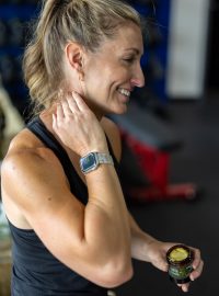 female-weightlifter-using-musclemud-natrual-pain-relief-on-neck Female weightlifter applying musclemud natural pain relieft cream to sore neck